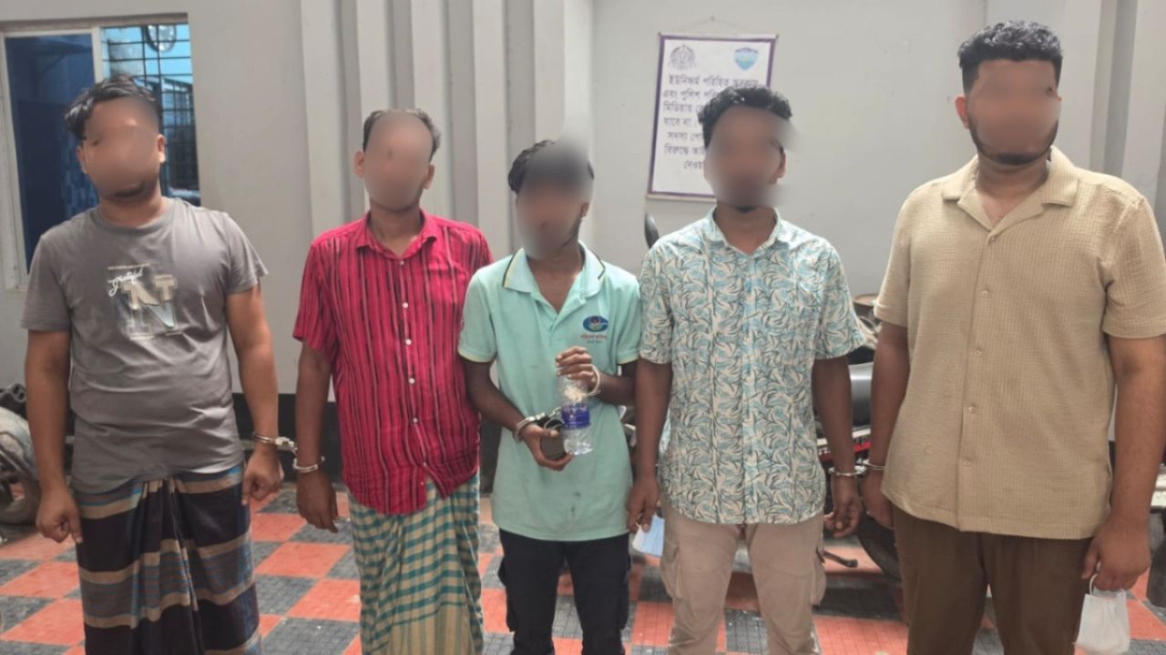 নিষিদ্ধ ছাত্রলীগের মিছিলে নেতৃত্বদানকারীসহ গ্রেপ্তার ২০