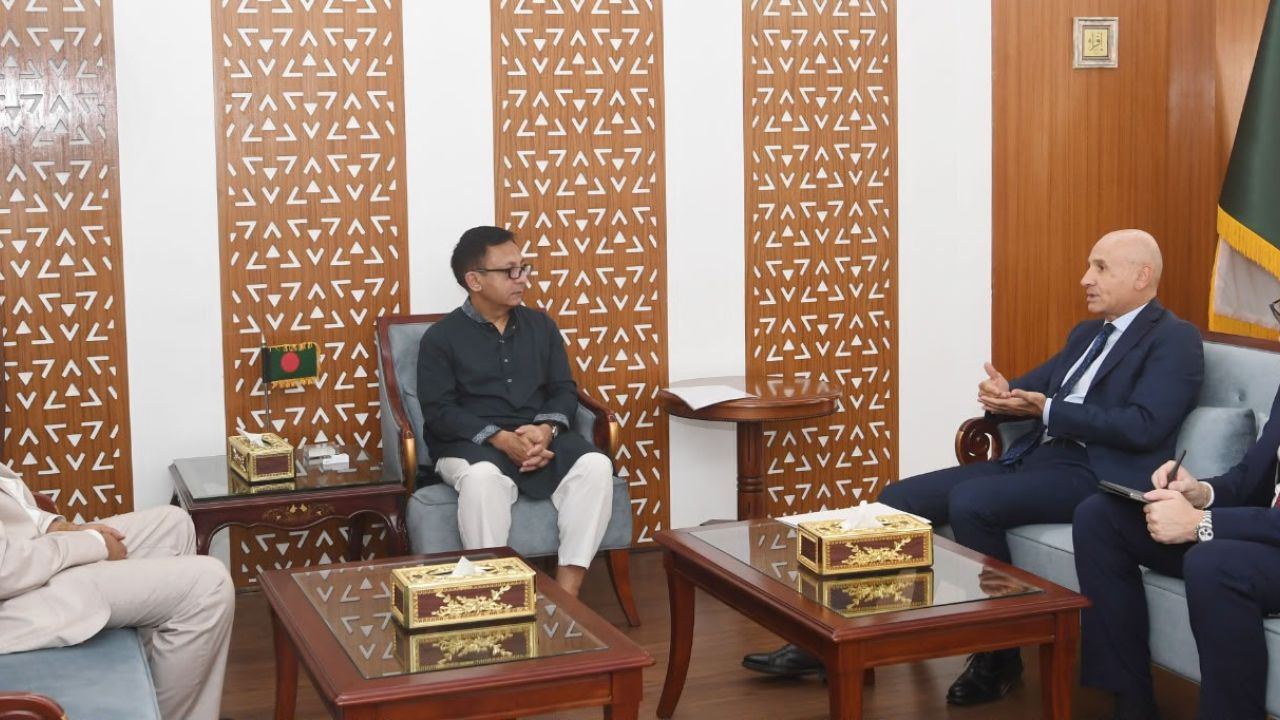 চামড়া শিল্পে ইতালীয় বিনিয়োগ আকর্ষণে বাণিজ্যমন্ত্রীর ইতালি সফর প্রস্তুতি