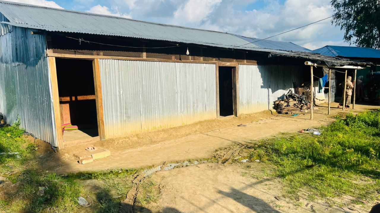 লোহাগাড়ায় এক রাতেই ৫ বসতঘরে ডাকাতি, অস্ত্রের মুখে লুটপাট