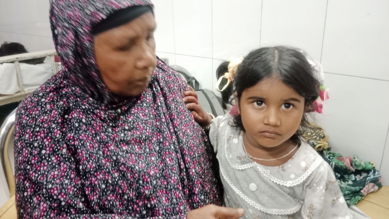 ধামরাইয়ে ভয়াবহ দুর্ঘটনা, অলৌকিকভাবে বাঁচল শিশু