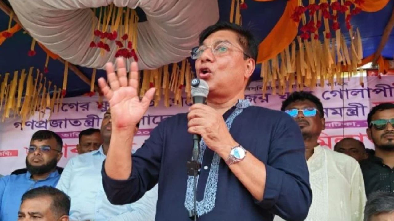 ফ্যাসিস্টরা লুটপাটের টাকা খেতে পারছে না, কালকেই দেশে আসেন