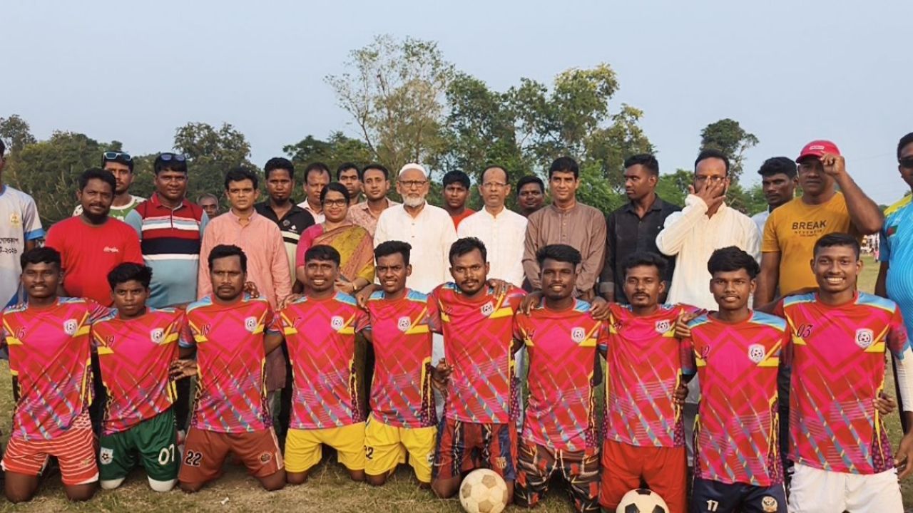 আদিবাসী নাপাই জিয়ন ফুটবল টুর্নামেন্টে চ্যাম্পিয়ন তানর একাদশ