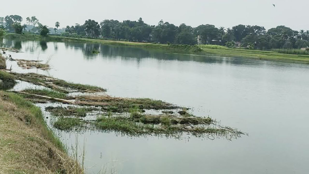 শার্শায় ৩৫ বিঘার মাছের ঘের নিয়ে বিরোধ: প্রাণভয়ে বাড়িছাড়া ব্যবসায়ী