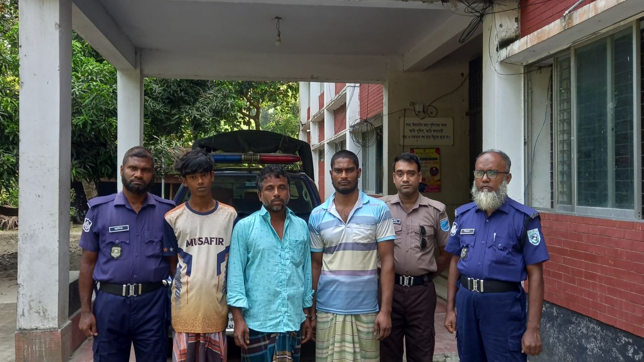 দৌলতপুরে লাখ টাকার পূজার সামগ্রী চুরি, গ্রেপ্তার ৩