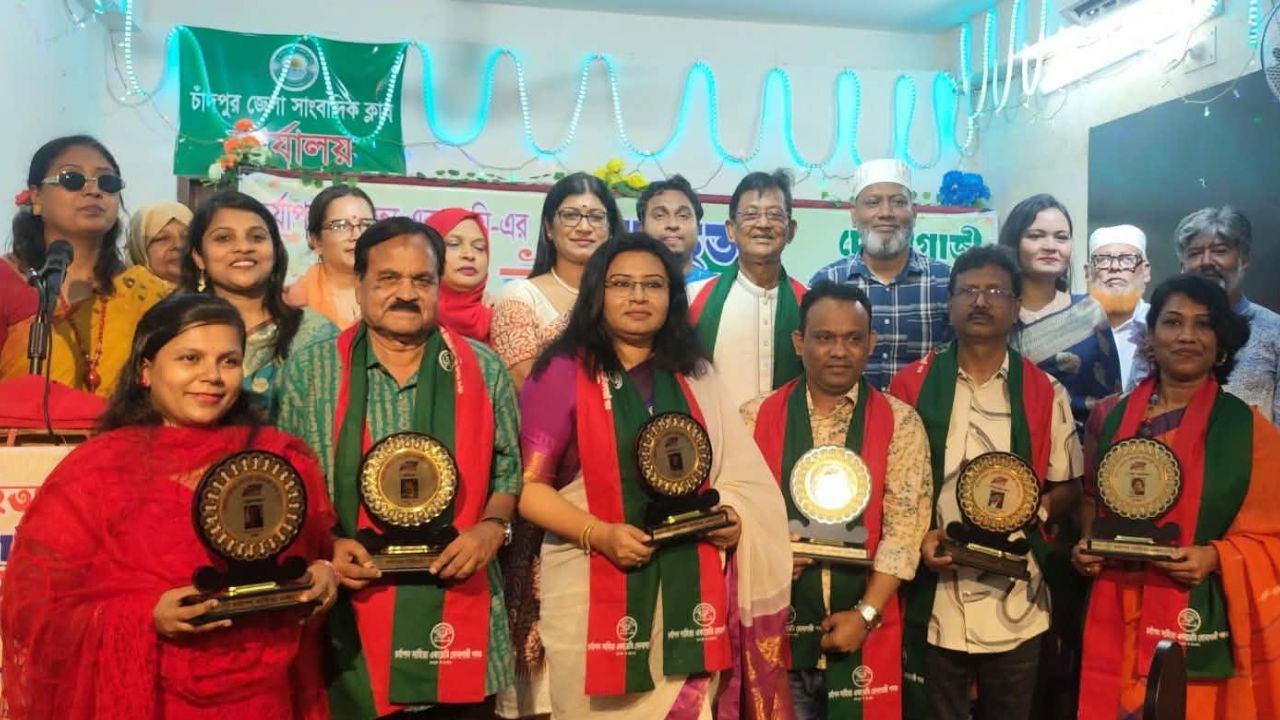 চাঁদপুরে জমকালো সাহিত্য উৎসব, পদক পেলেন ৭ জন
