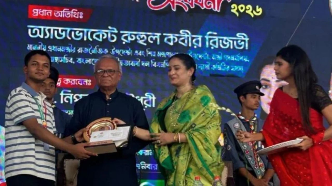 ১৭ বছরে শিক্ষা ব্যবস্থাকে ‘প্লাস্টিকের মেরুদণ্ড’ বানানো হয়েছে