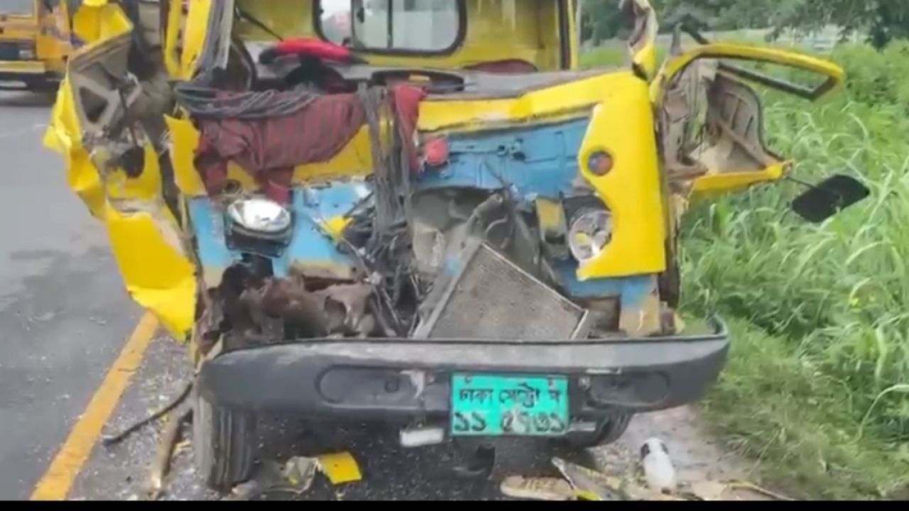 ঢাকা-চট্টগ্রাম মহাসড়কে কাভার্ড ভ্যানকে পিকআপের ধাক্কা, আহত ৩