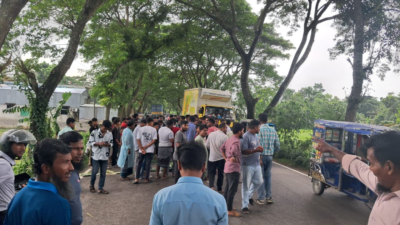 চাঁদপুরে ট্রাক-অটোরিকশা সংঘর্ষে নারী নিহত, আহত ২