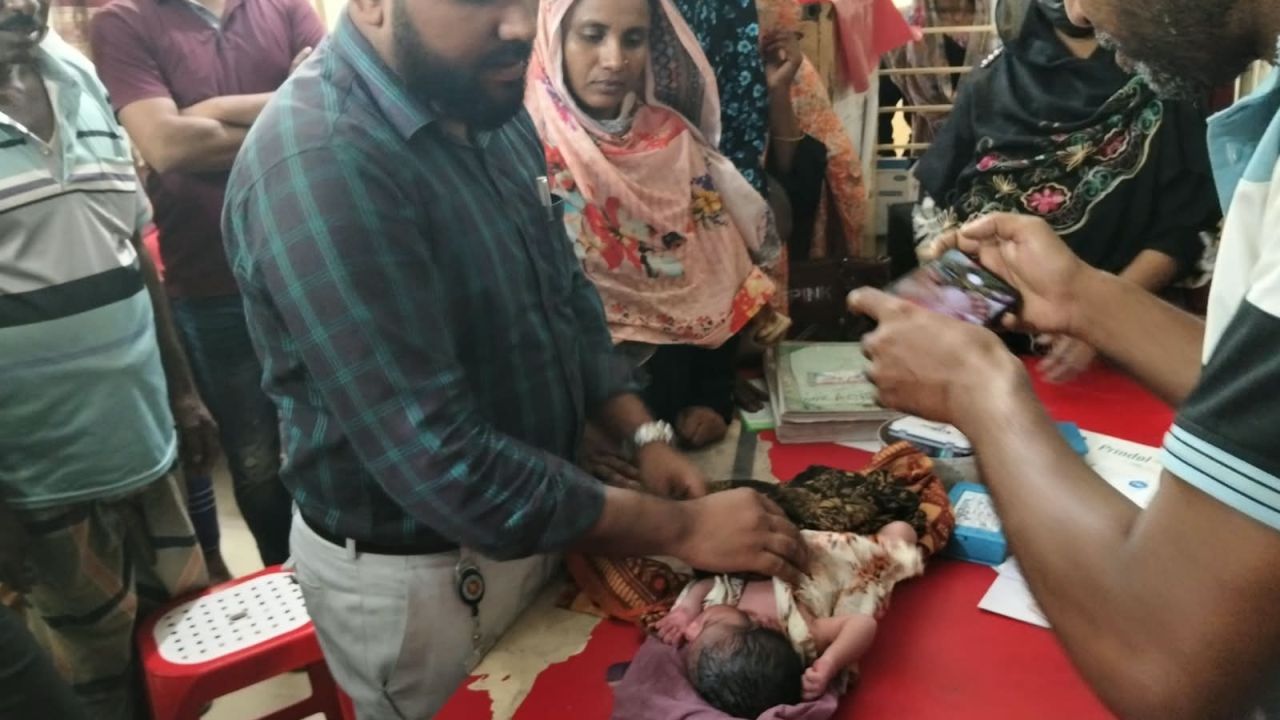 ধুনটে রাস্তার পাশ থেকে নবজাতক উদ্ধার