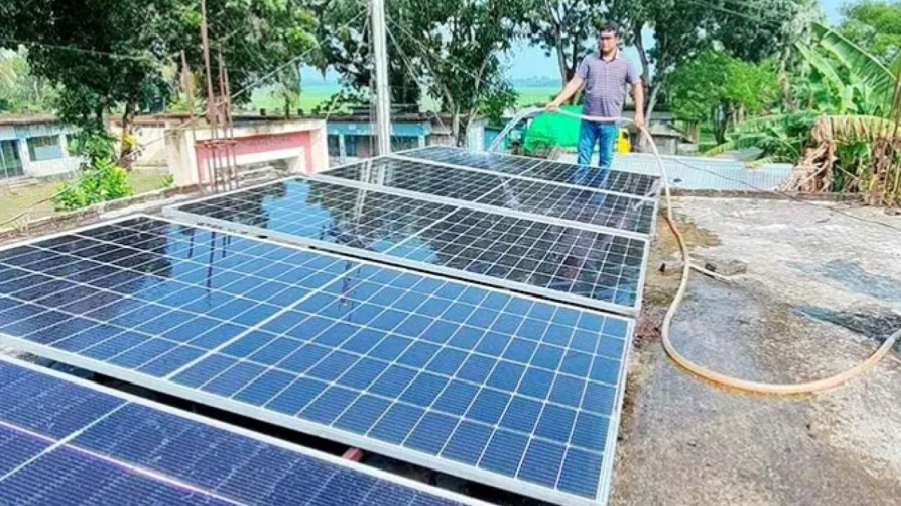 চাহিদা মিটিয়ে জাতীয় গ্রিডে বিদ্যুৎ বিক্রি করছেন প্রকৌশলী আখতারুজ্জামান