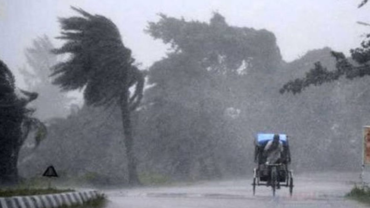 ঢাকায় বজ্রপাতসহ ভারী বৃষ্টির আভাস