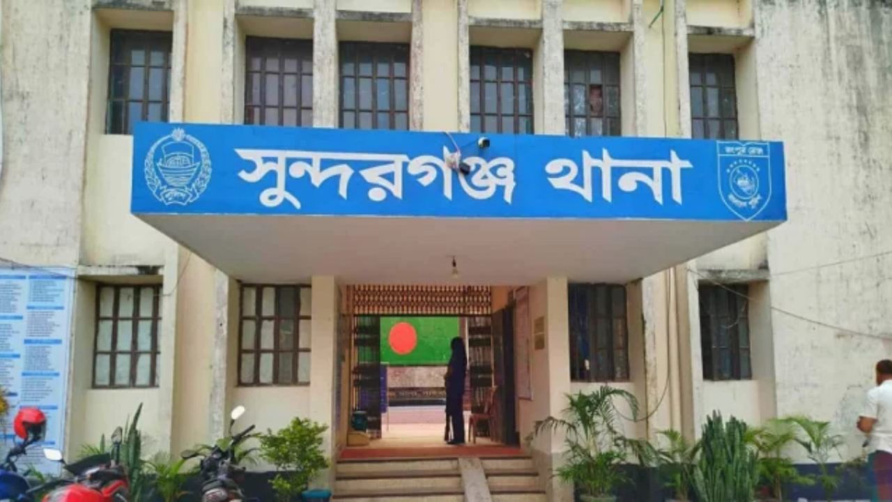ককটেল বিস্ফোরণের অভিযোগে আওয়ামী লীগ নেতা গ্রেপ্তার
