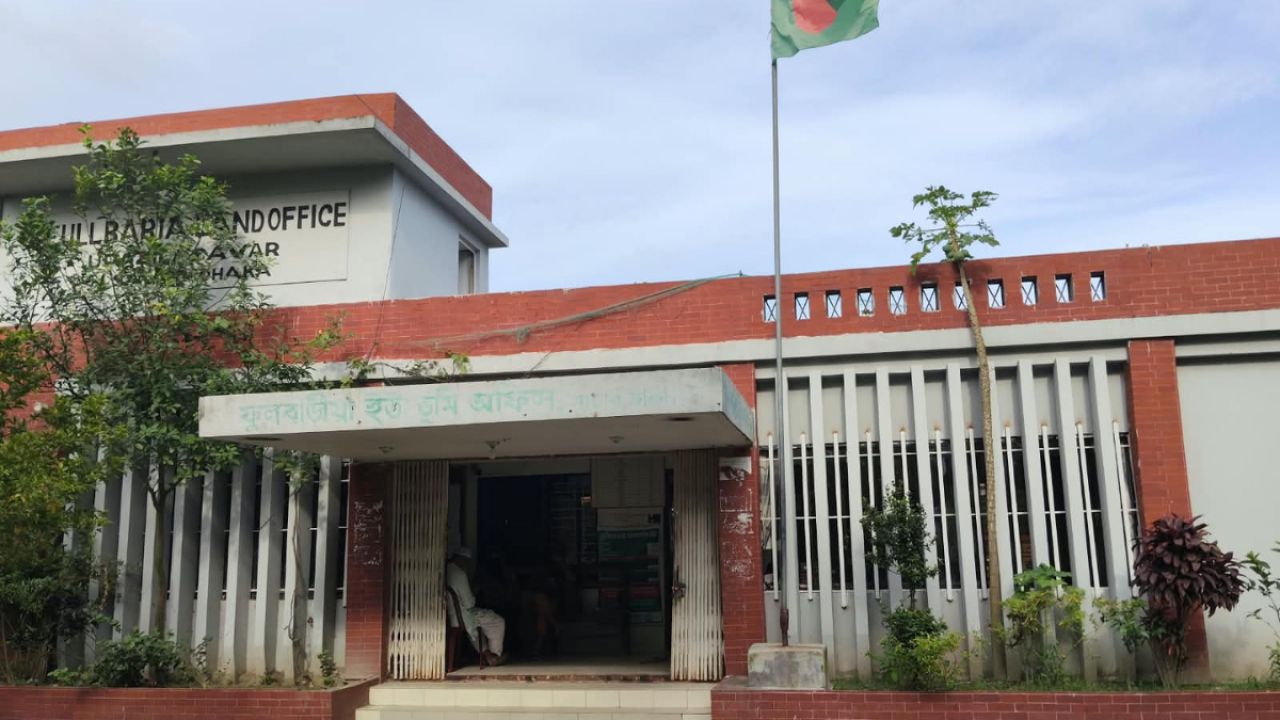 ভূমি অফিসে দালাল রাজত্ব, জিম্মি সাধারণ মানুষ