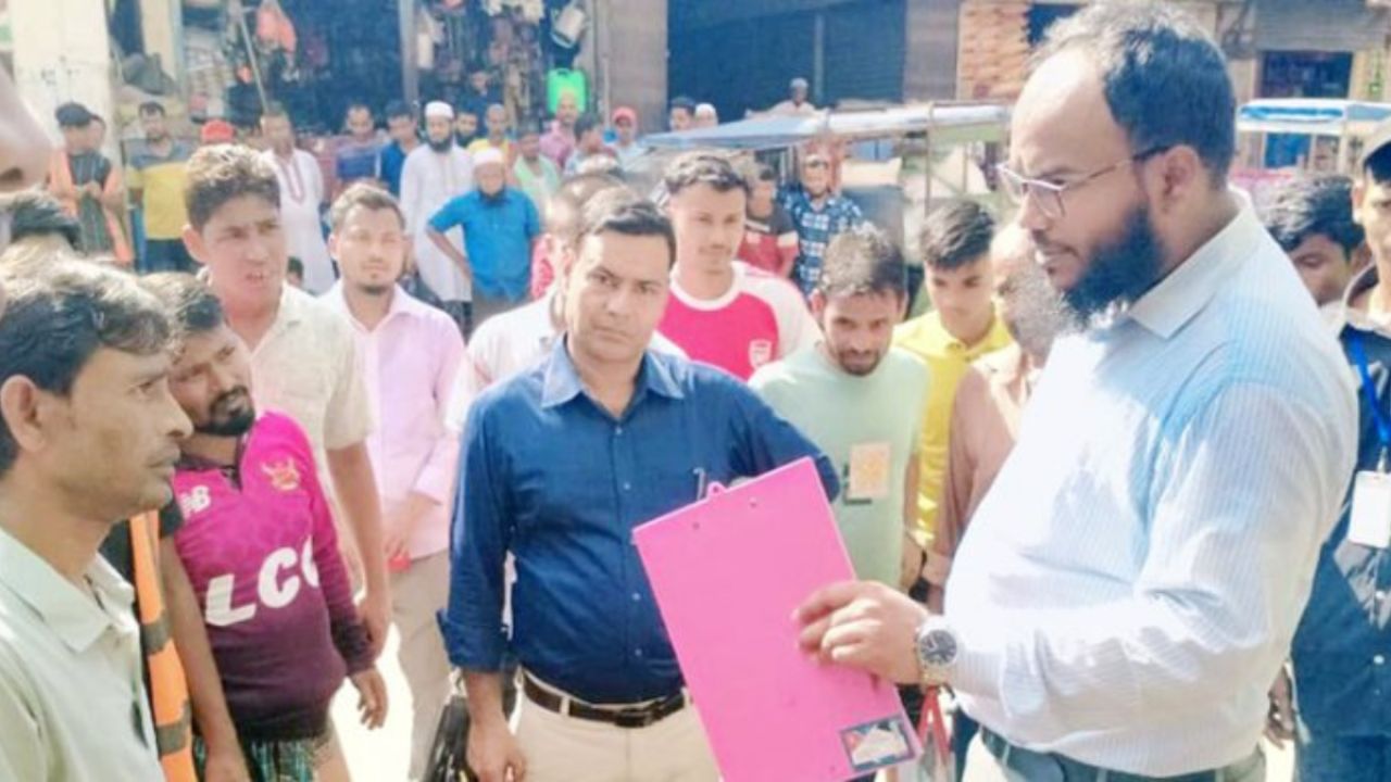 পার্কিং ও ফুটপাত দখলের দায়ে চার চালক ও দুই প্রতিষ্ঠানকে জরিমানা