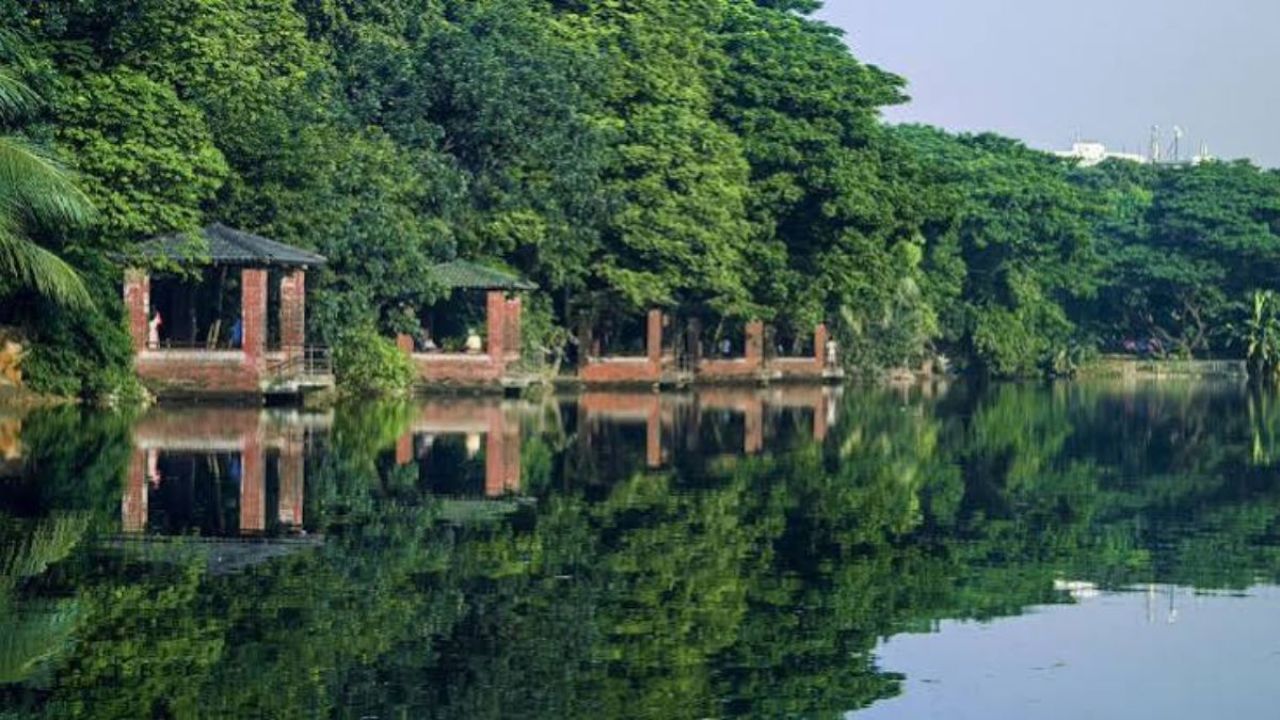 ধানমন্ডি লেক থেকে এক ব্যক্তির ভাসমান মরদেহ উদ্ধার
