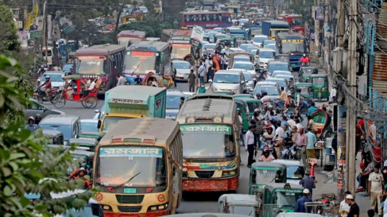জ্বালানির পর এবার বাড়ছে বাসের ভাড়া