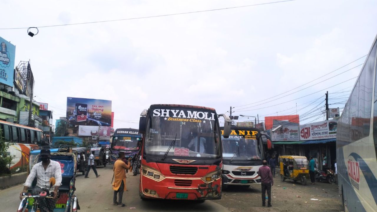 দক্ষিণাঞ্চলে পরিবহনে নৈরাজ্য, প্রতিবাদে বিক্ষোভের ডাক