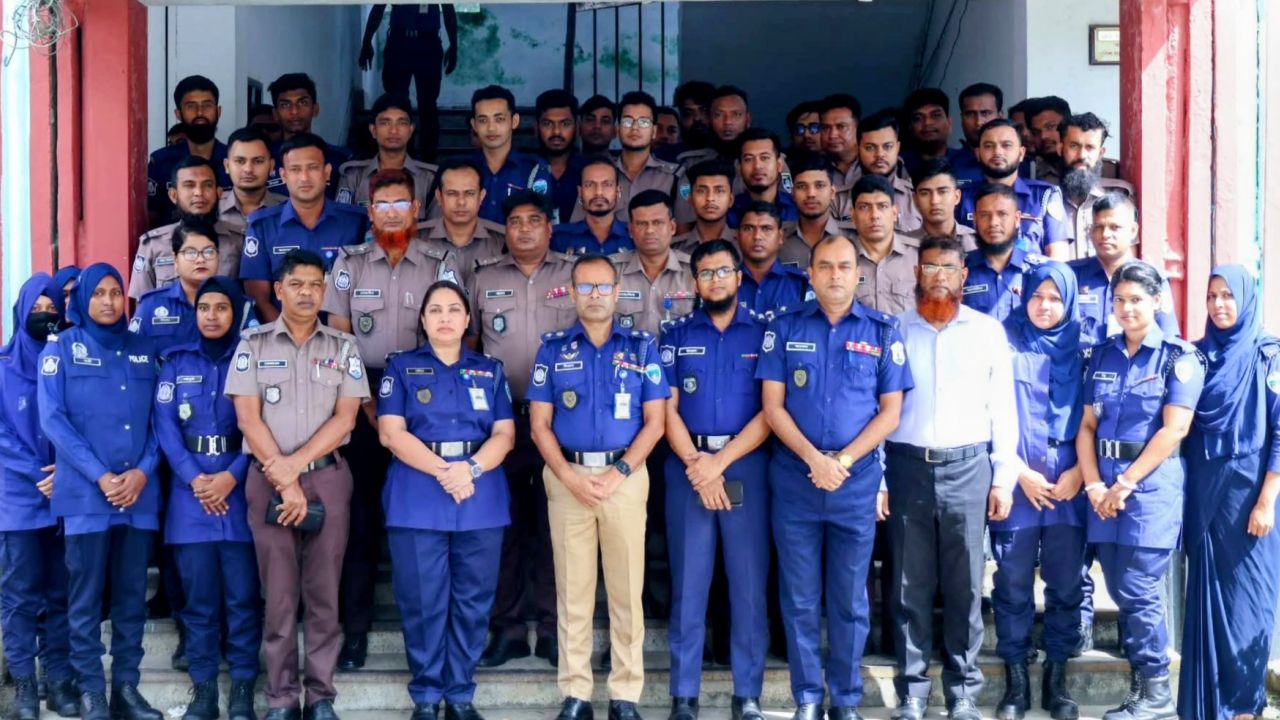 স্থানীয় নির্বাচন সামনে রেখে চাঁদপুরে পুলিশের বিশেষ প্রশিক্ষণ শুরু