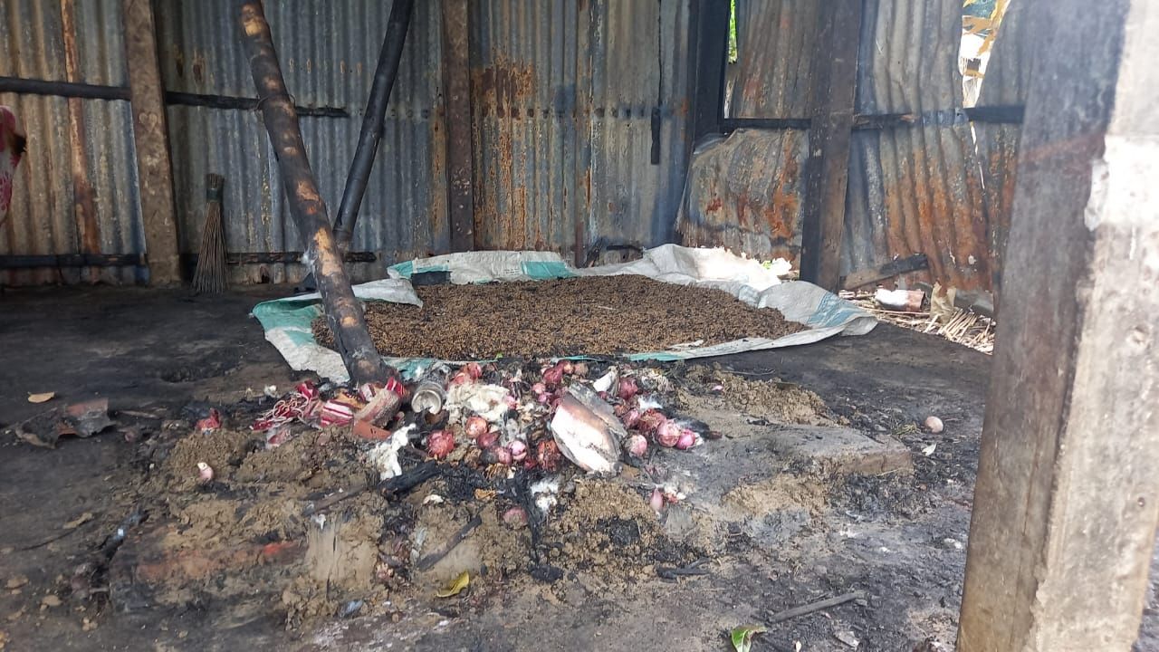 বালিয়াকান্দিতে মশার কয়েলের আগুনে পুড়ল দুই পরিবার