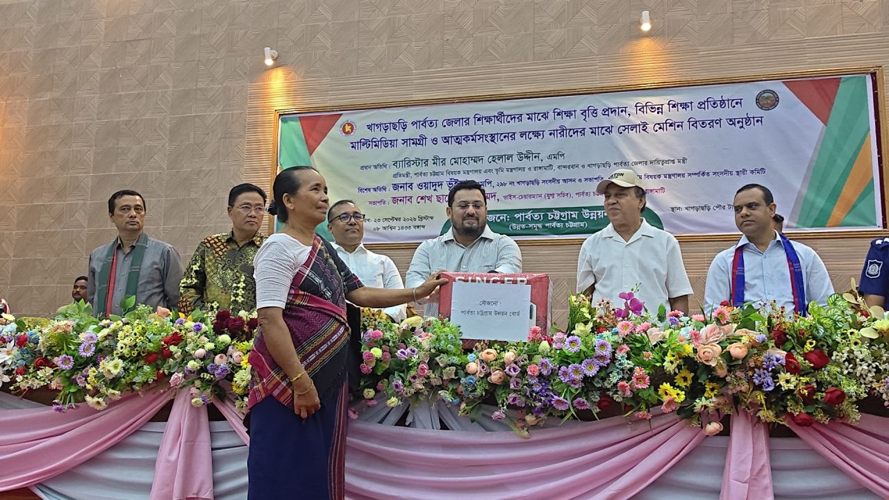 খাগড়াছড়িতে ৭৭৮ শিক্ষার্থীকে ৯২ লাখ টাকার বৃত্তি প্রদান