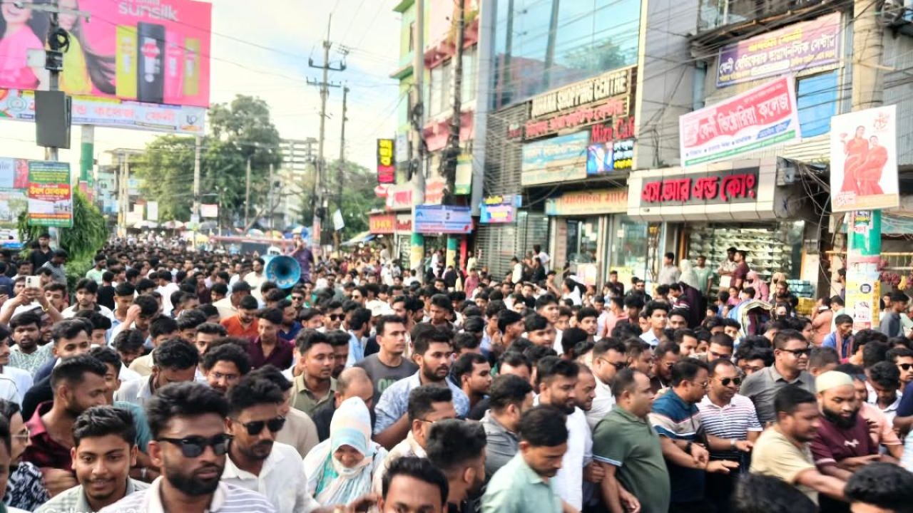 ফেনীতে ছাত্রদলের বিক্ষোভ, কঠোর হুঁশিয়ারি নেতাদের