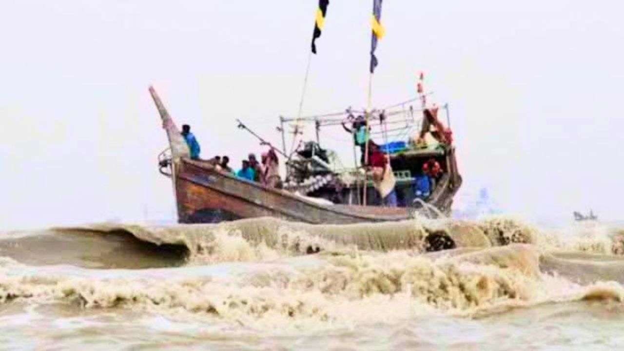 টেকনাফে নৌকাডুবি : উখিয়ায় আরও ৩ মরদেহ উদ্ধার