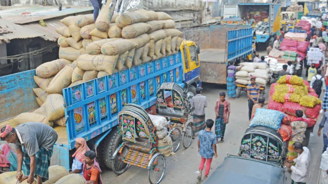 ডিজেলের মূল্যবৃদ্ধির প্রভাব খাতুনগঞ্জে