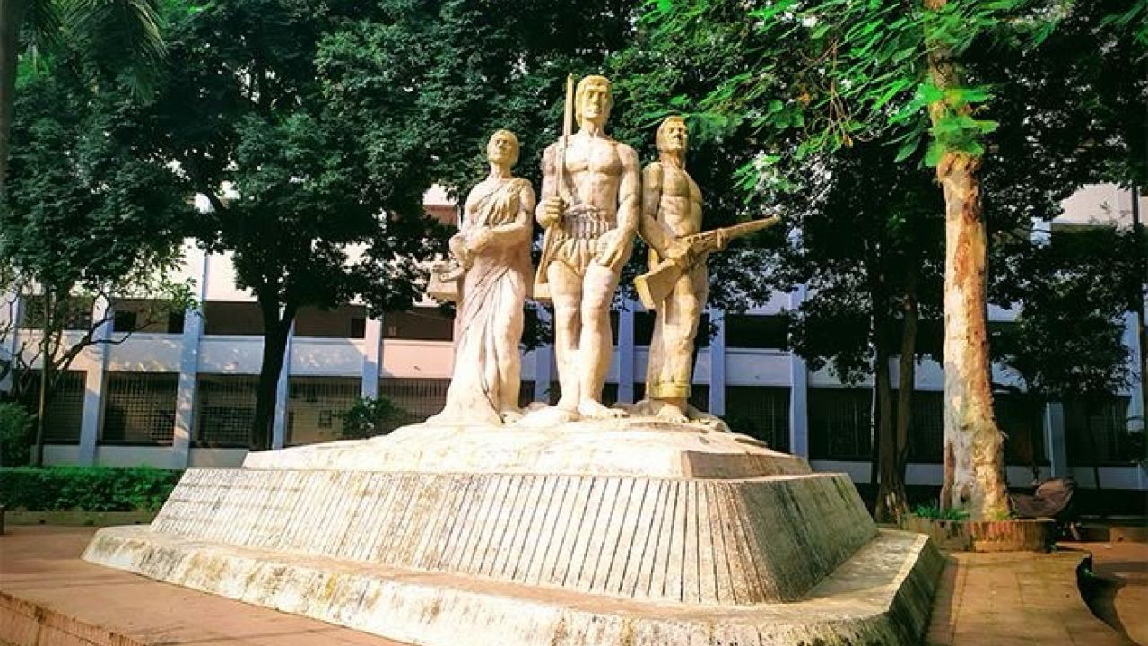 ইতিহাসের স্মৃতি মুছে ফেলার রাজনীতি