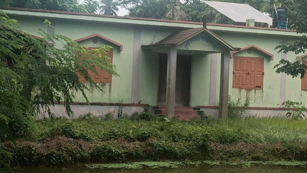ক্যাথলিক চার্চ থেকে মা মারিয়ার মূর্তি চুরি