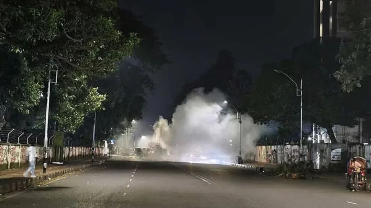 ককটেল ফোটালেই মিলছে টাকা, নির্দেশ আসছে ভারতীয় নম্বরে: ডিবি