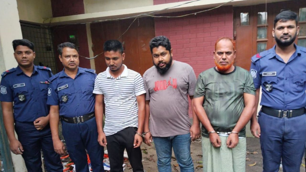 বিশ্ববিদ্যালয় ছাত্রীকে ব্ল্যাকমেলের অভিযোগে বিকাশের ৩ কর্মচারী গ্রেপ্তার