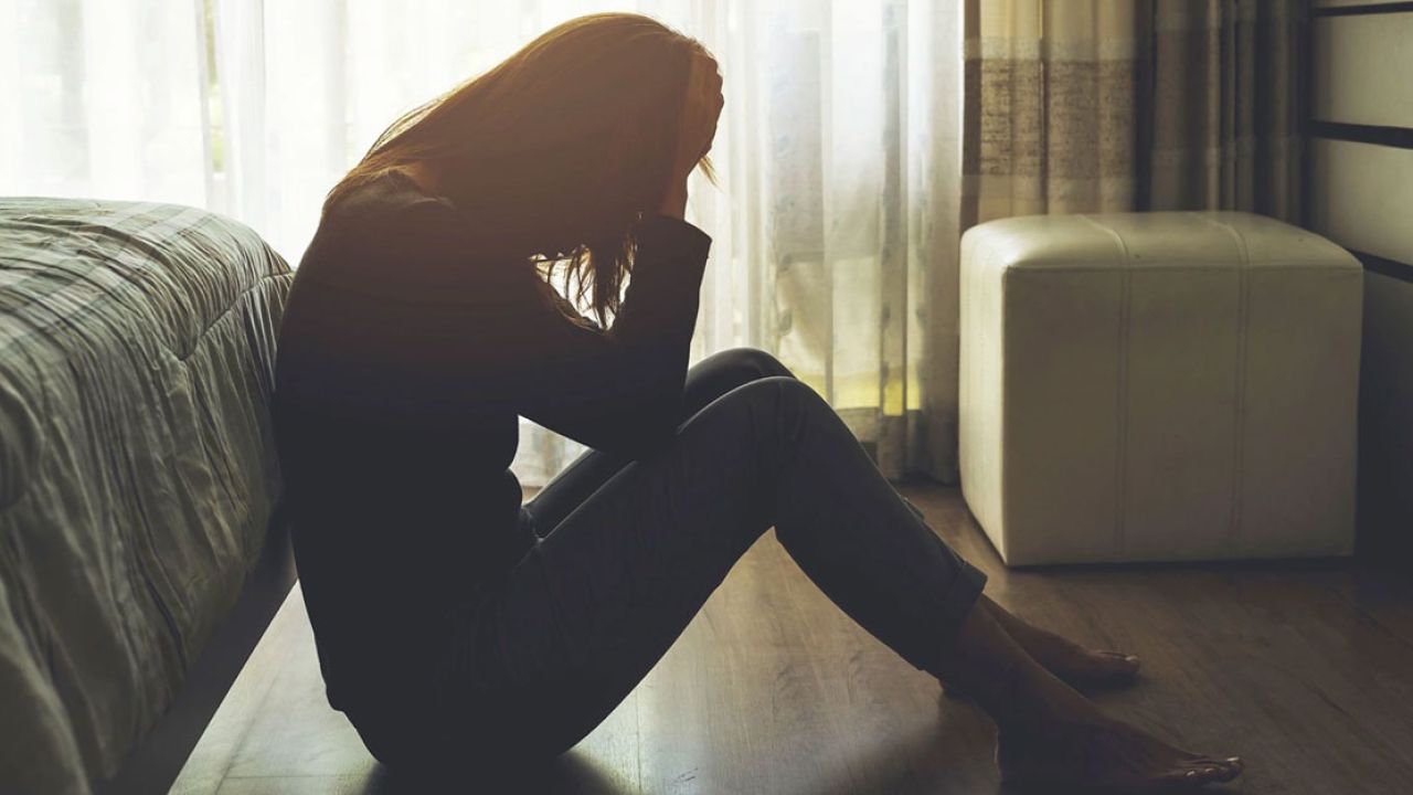 রাতে মন খারাপ হয় কেন, ভালো থাকতে যা করবেন