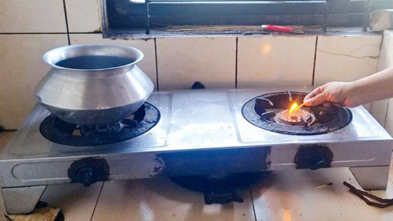 গ্যাস সরবরাহে হঠাৎ ধস: ২৬০ থেকে ২২০ কোটি ঘনফুটে