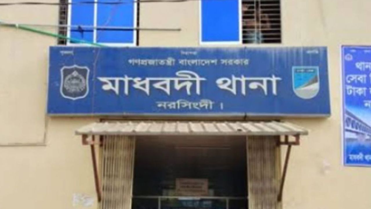 নরসিংদীতে অটোরিকশা-কাভার্ডভ্যান সংঘর্ষে নিহত ২