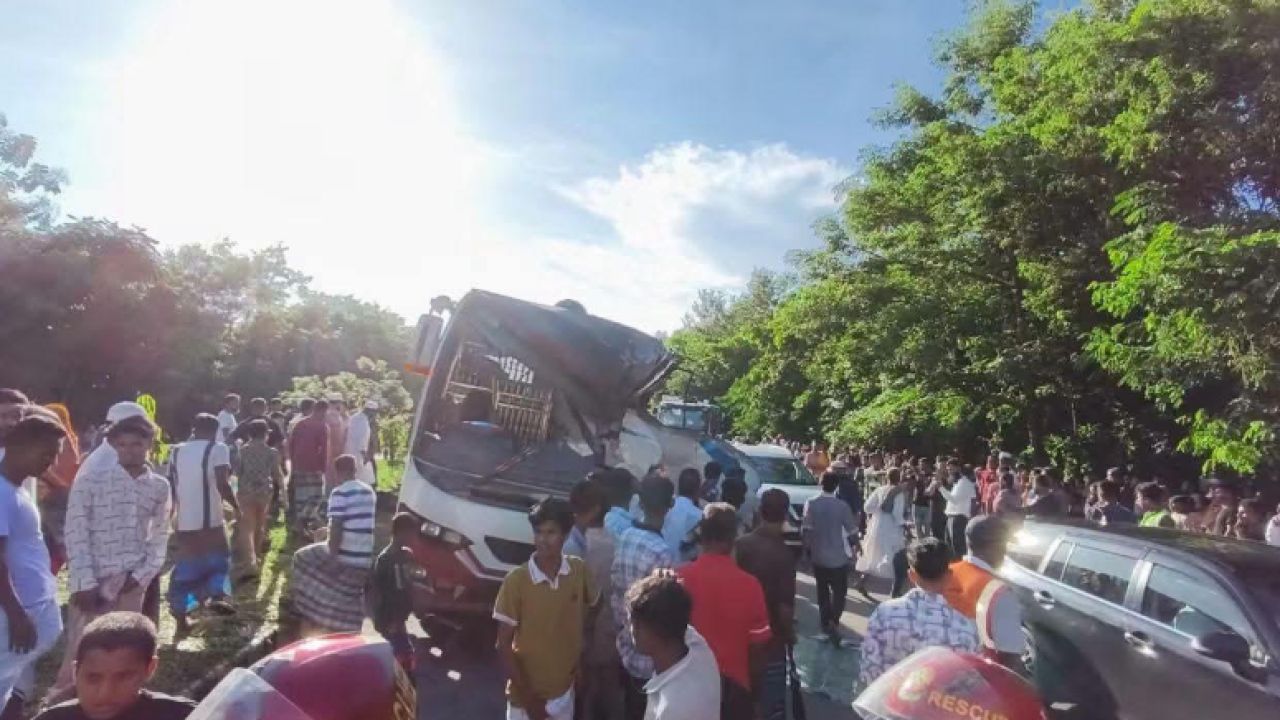 এক্সপ্রেসওয়েতে ভয়াবহ দুর্ঘটনা, বাবা-ছেলেসহ নিহত ৩
