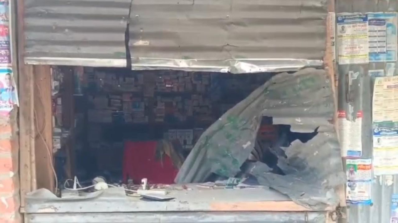 মা-বোনকে গালিগালাজের প্রতিবাদ করায় মারপিট-ভাঙচুর