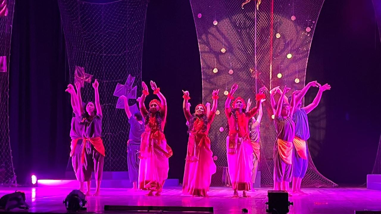 ‘দুই পাখি ও নন্দিনী’ নাটকে স্বাধীনতা ও যৌবনের জয়গান