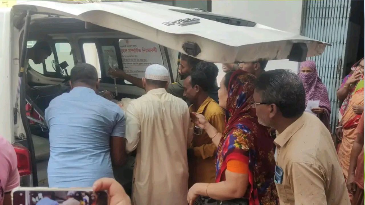  চলন্ত ট্রেনে উঠতে গিয়ে কাটা পড়ে নারী যাত্রীর মৃত্যু
