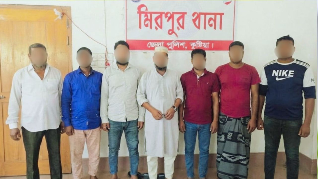 আসামিকে ছাড়াতে গিয়ে নিজেরাই পুলিশি হেফাজতে