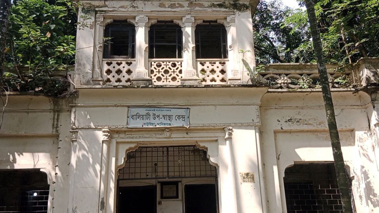 কাগজে ডাক্তার আছেন, বাস্তবে ঝুলছে তালা