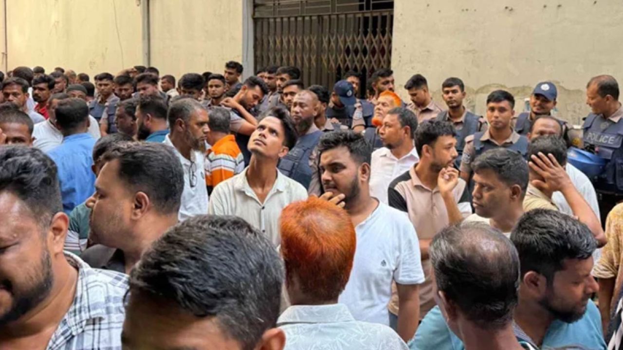জাসদ অফিসে অভিযান, আটক আড়াইশ নেতাকর্মী