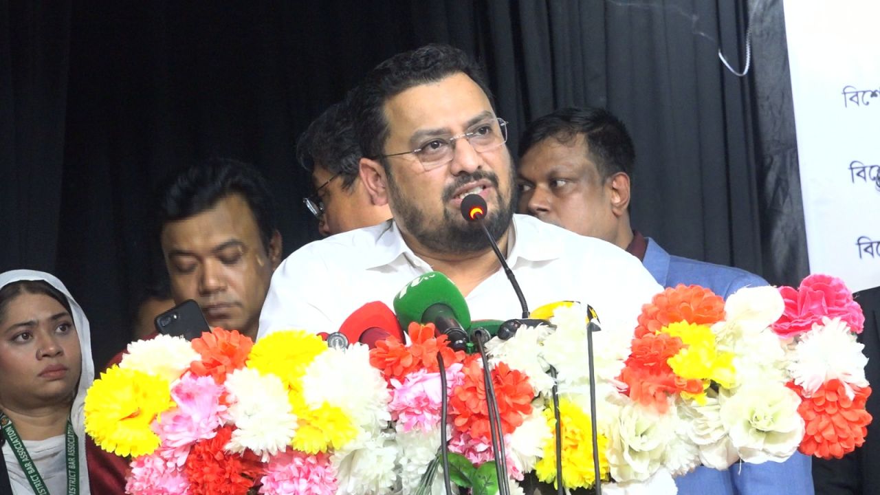 অর্থের পেছনে না ছুটে নিজেকে দক্ষ করে তোলার পরামর্শ ভূমি প্রতিমন্ত্রীর