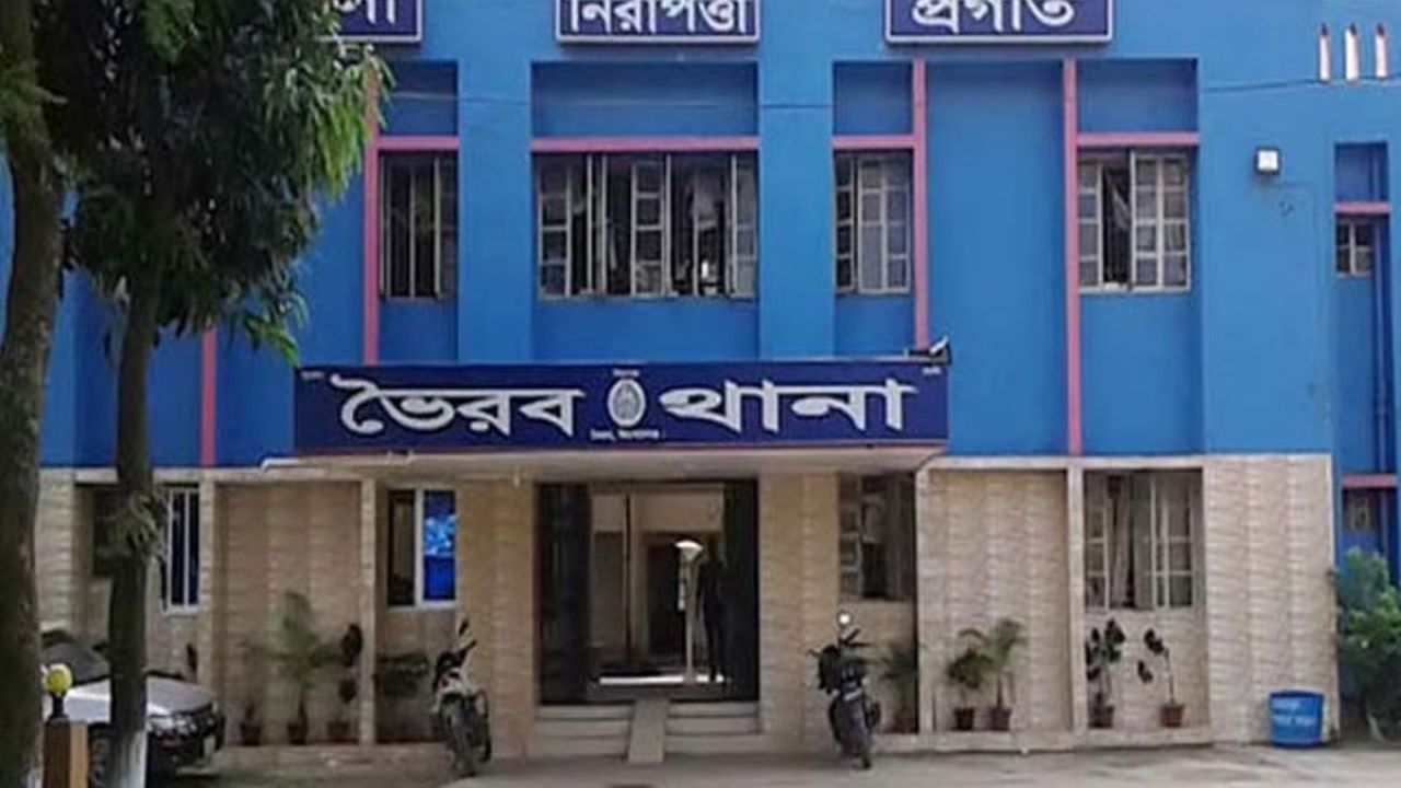 ভৈরবে তরুণ-তরুণীকে ছুরিকাঘাত করে মোবাইল ও টাকা ছিনতাই