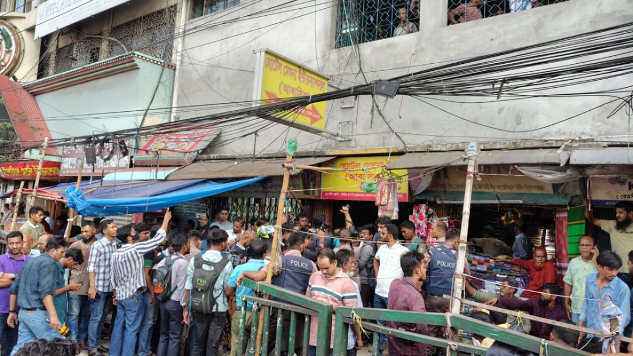 জাসদ কার্যালয়ে হানা, এখনও আটক ২৯ জন