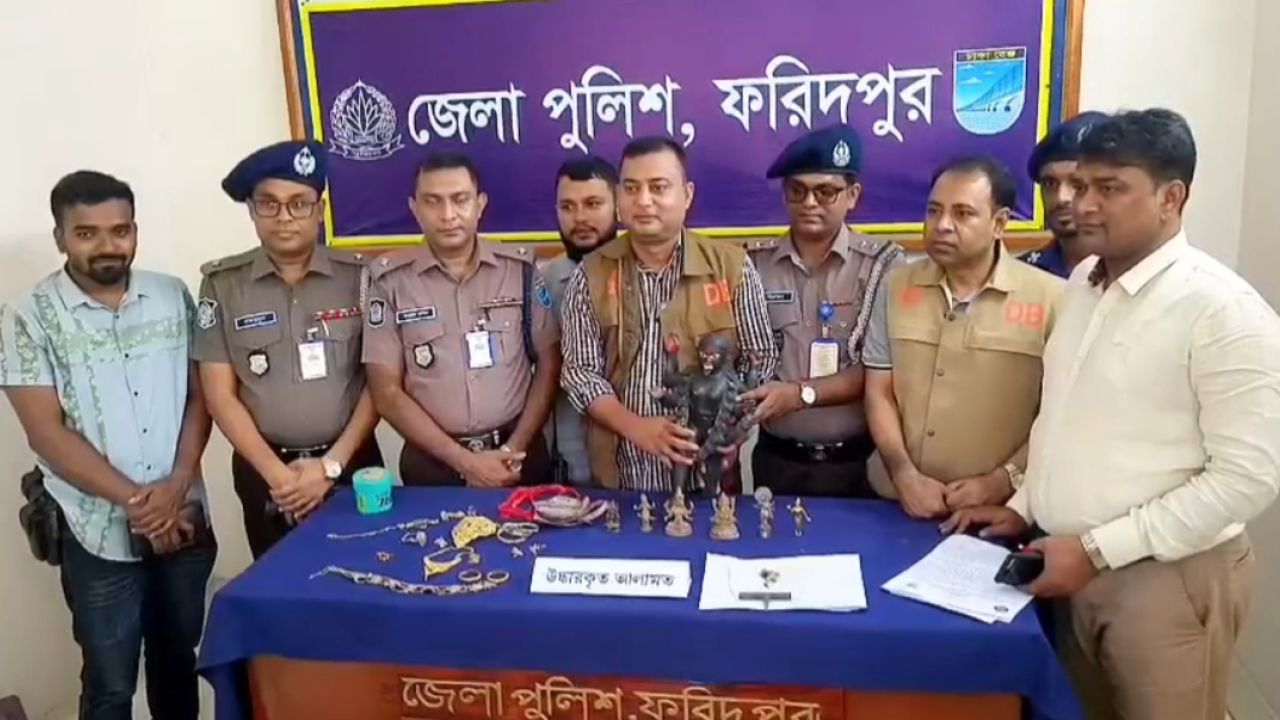 মাটির নিচে লুকানো কোটি টাকার কষ্টিপাথরের মূর্তি উদ্ধার, গ্রেপ্তার ৪