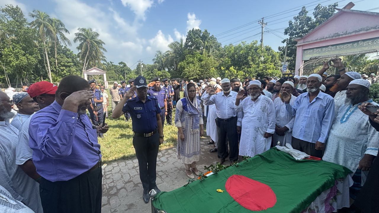 দোহারে বীর মুক্তিযোদ্ধা ইব্রাহিম খলিলের দাফন সম্পন্ন 