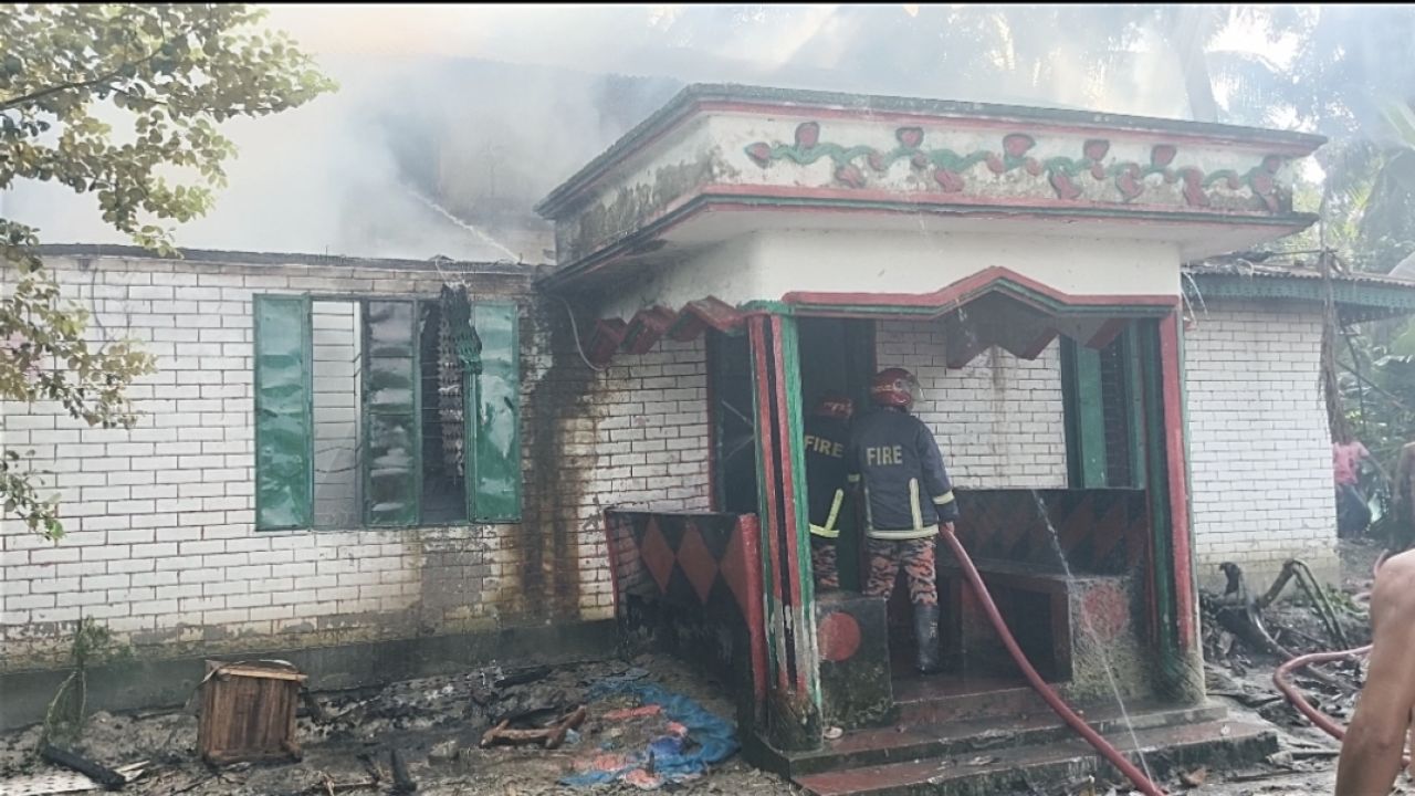 চরফ্যাশনে ফোনে ডেকে নিয়ে যুবককে হত্যা, সন্দেহভাজনের বাড়িতে আগুন