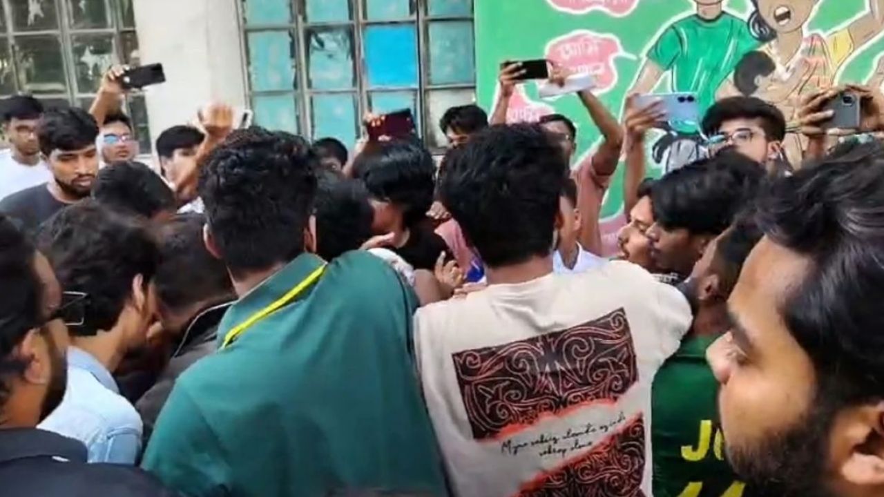 কুবির লাইব্রেরিতে বসা নিয়ে সিনিয়র-জুনিয়র সংঘর্ষ, আহত ১০