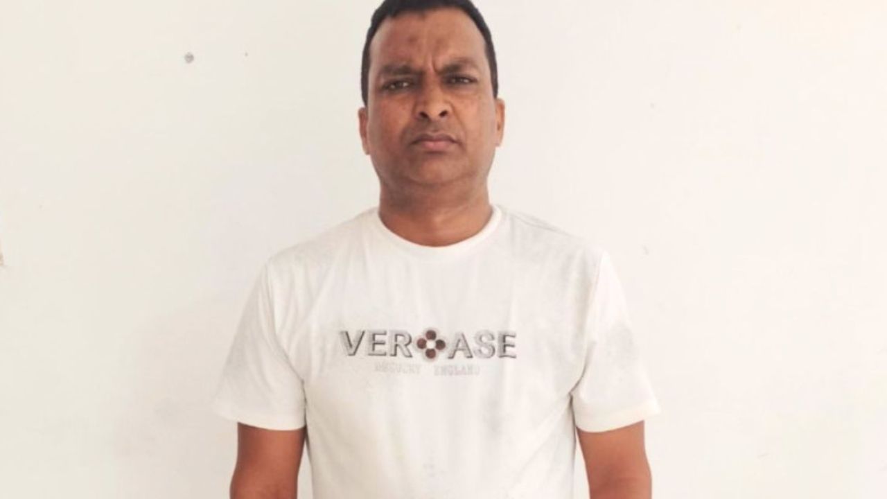 ভারত যাওয়ার পথে আওয়ামী লীগ নেতা গ্রেপ্তার