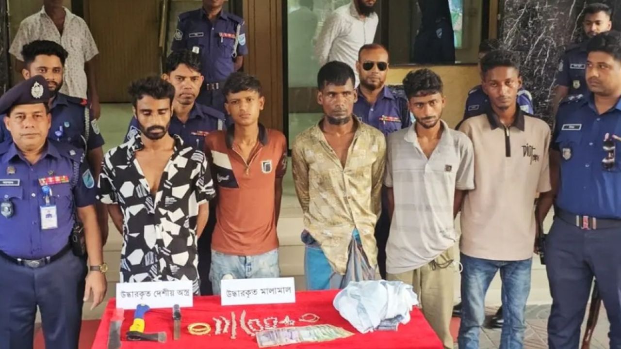 সোনার দোকানে ডাকাতি, গ্রেপ্তার ৫